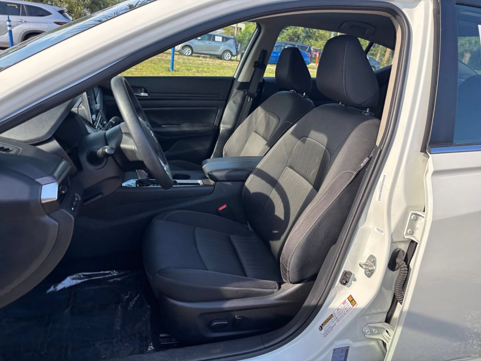 Used 2025 Nissan Altima 2.5 SV FWD image 37