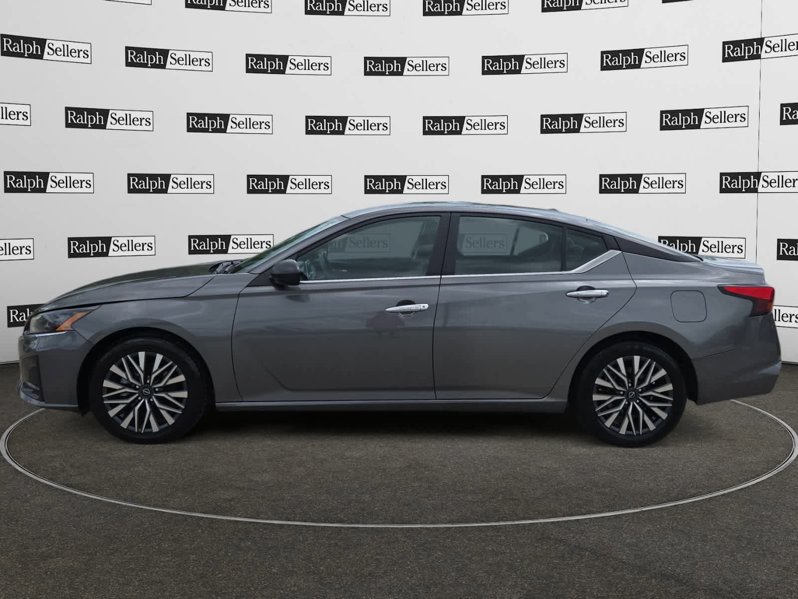 Used 2025 Nissan Altima 2.5 SV FWD image 3