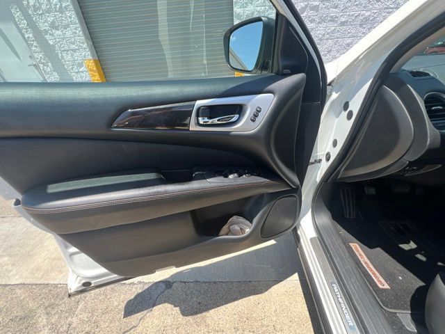Used 2019 Nissan Pathfinder SL FWD image 29