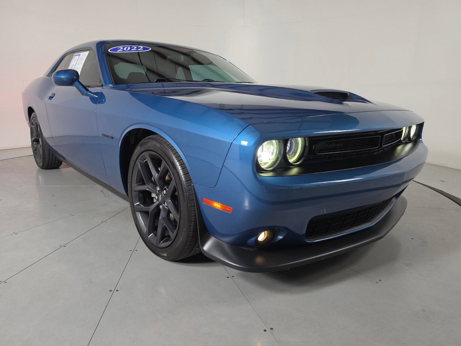 Used 2022 Dodge Challenger R/T w/ Driver Convenience Group image 7