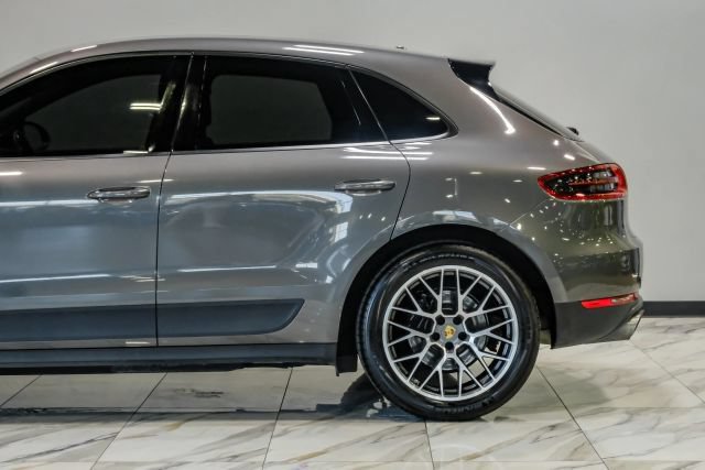 Used 2018 Porsche Macan Sport Edition AWD/4WD image 19
