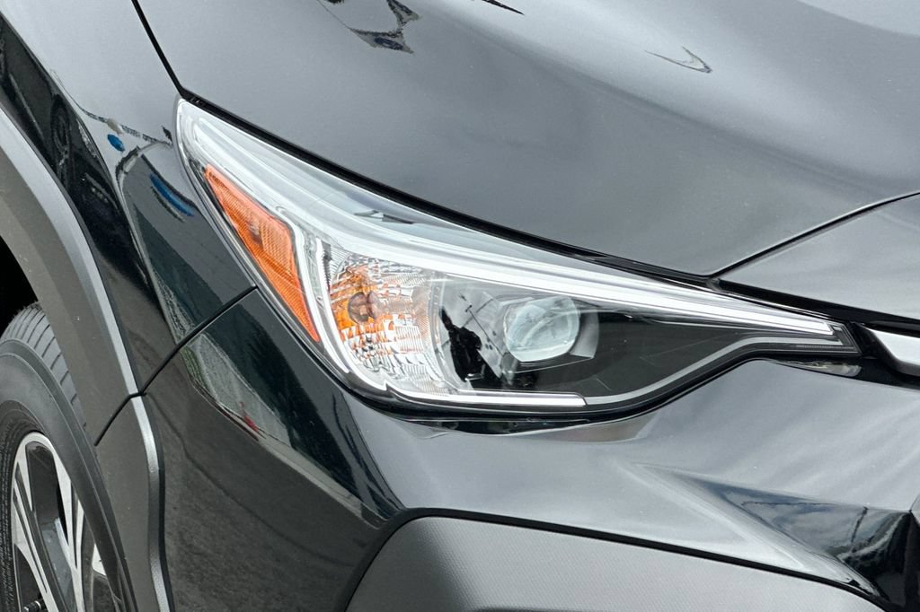 Used 2025 Subaru Crosstrek 2.5i Premium AWD/4WD image 30