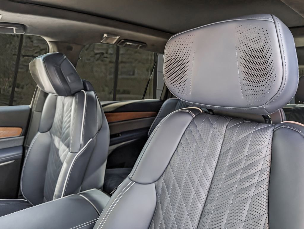 New 2026 Cadillac Vistiq Premium Luxury AWD/4WD image 9