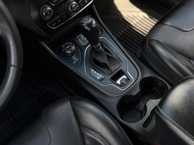 Used 2022 Jeep Cherokee Latitude Lux w/ Sun & Sound Group AWD/4WD image 25