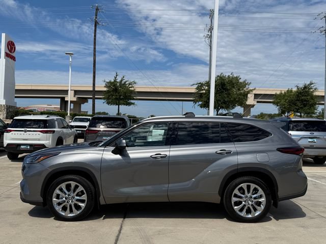 Used 2025 Toyota Highlander Limited FWD image 6