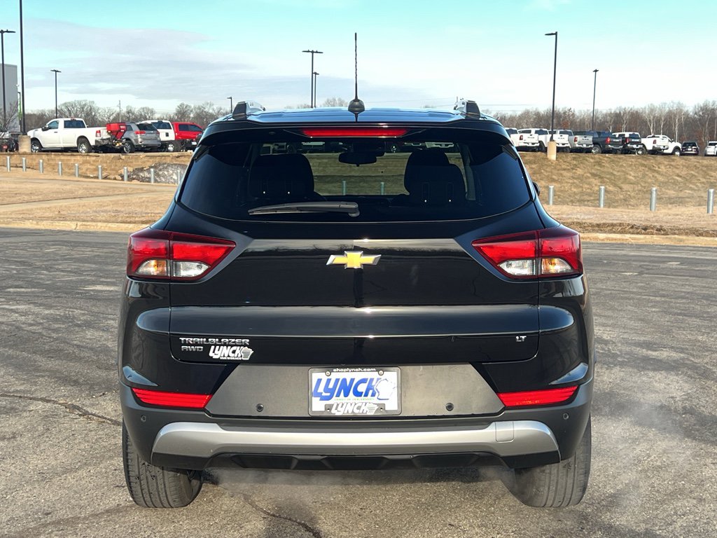 Used 2024 Chevrolet TrailBlazer LT w/ LT Cold Weather Package image 3