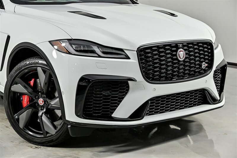 Used 2023 Jaguar F-PACE SVR AWD/4WD image 2