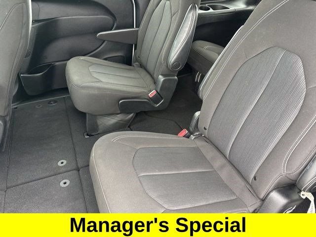 Used 2023 Chrysler Pacifica Touring FWD image 28