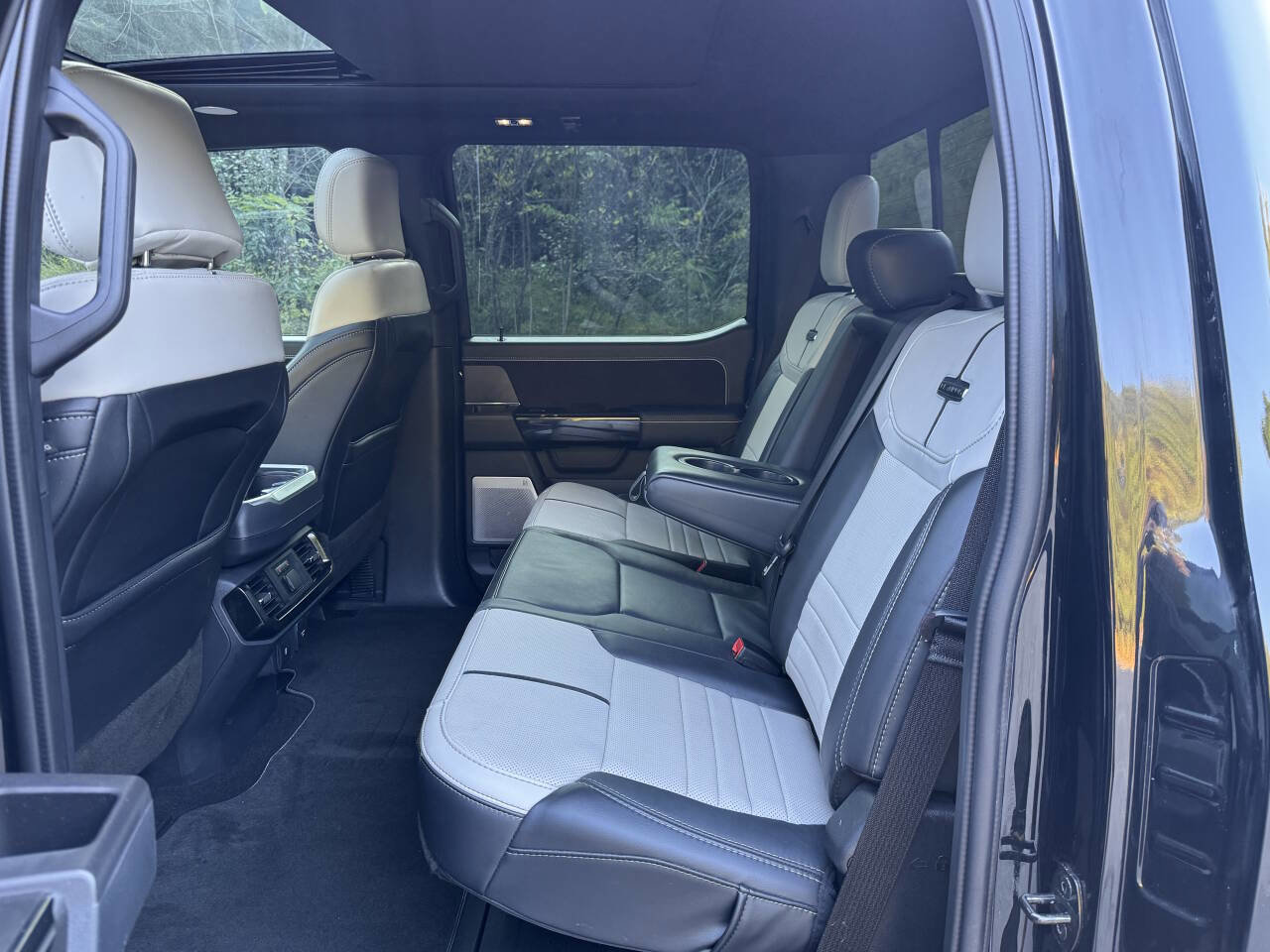 Used 2023 Ford F150 Lightning Platinum image 13