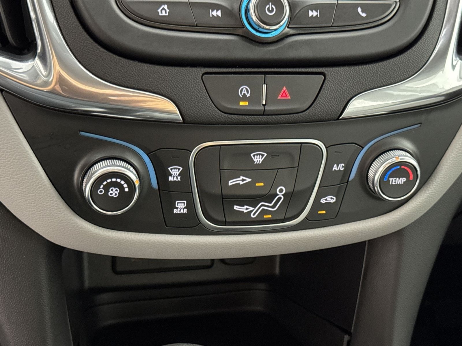 Used 2024 Chevrolet Equinox LS w/ Driver Confidence II Package FWD image 21