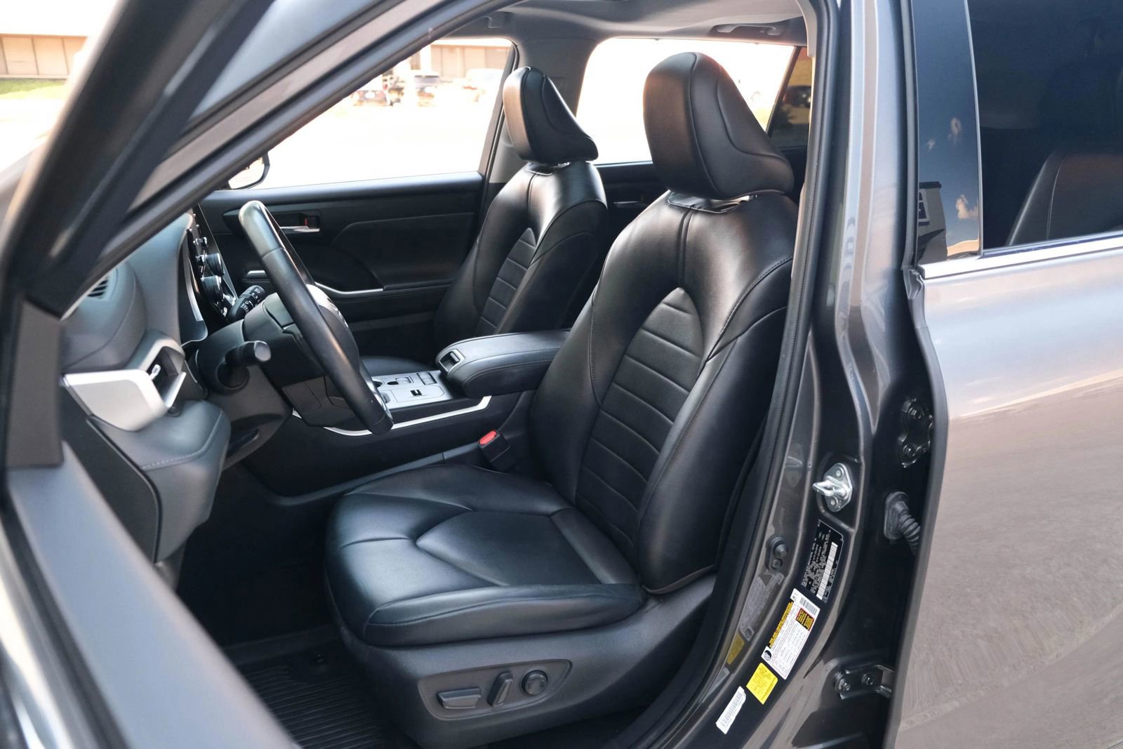 Used 2022 Toyota Highlander XLE image 21