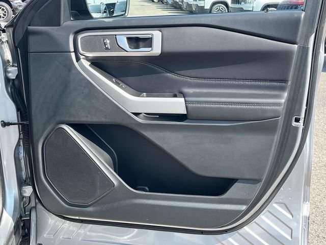 Used 2023 Ford Explorer XLT w/ Equipment Group 202A AWD/4WD image 26