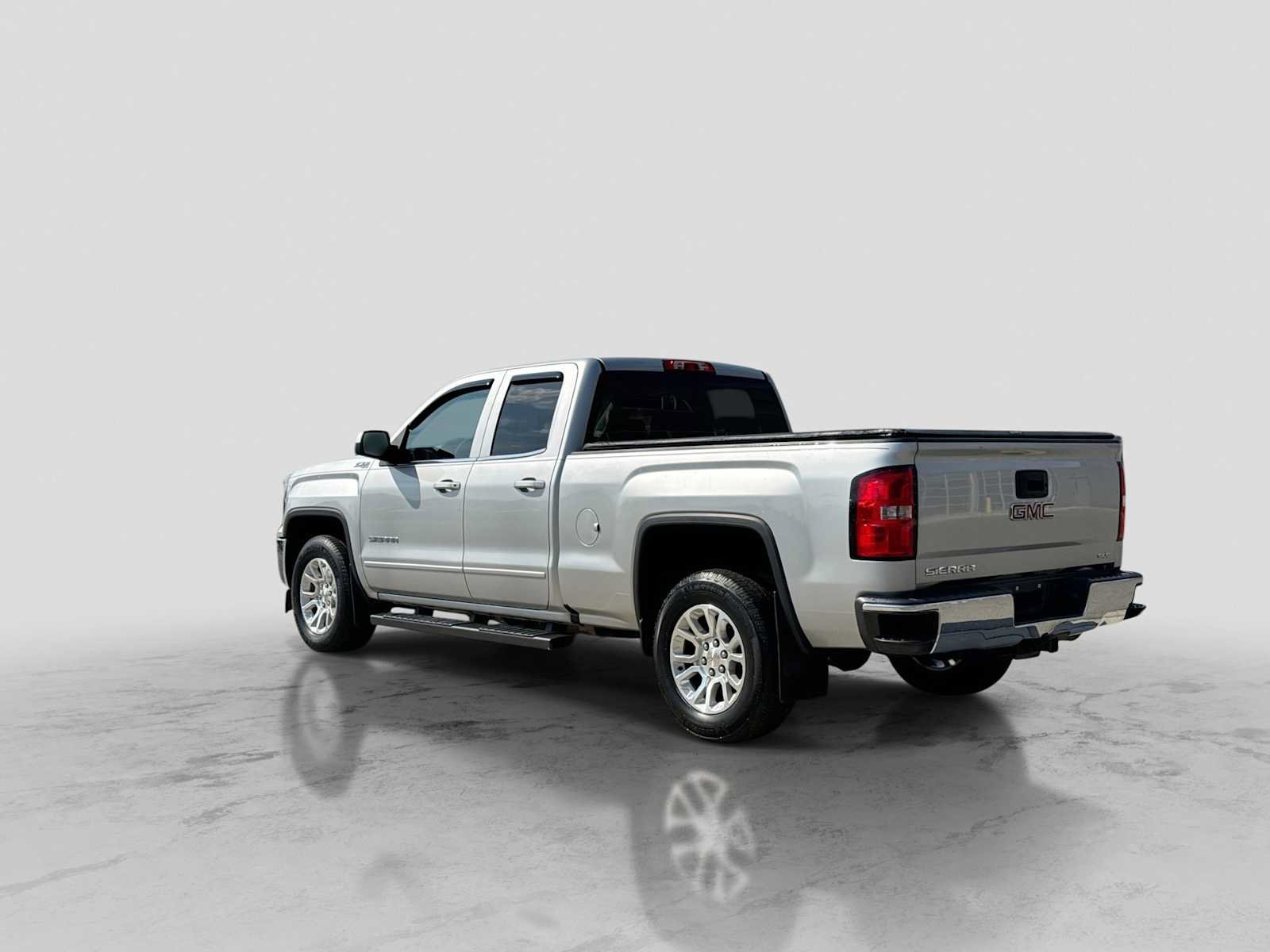 Used 2018 GMC Sierra 1500 SLE w/ SLE Value Package AWD/4WD image 4