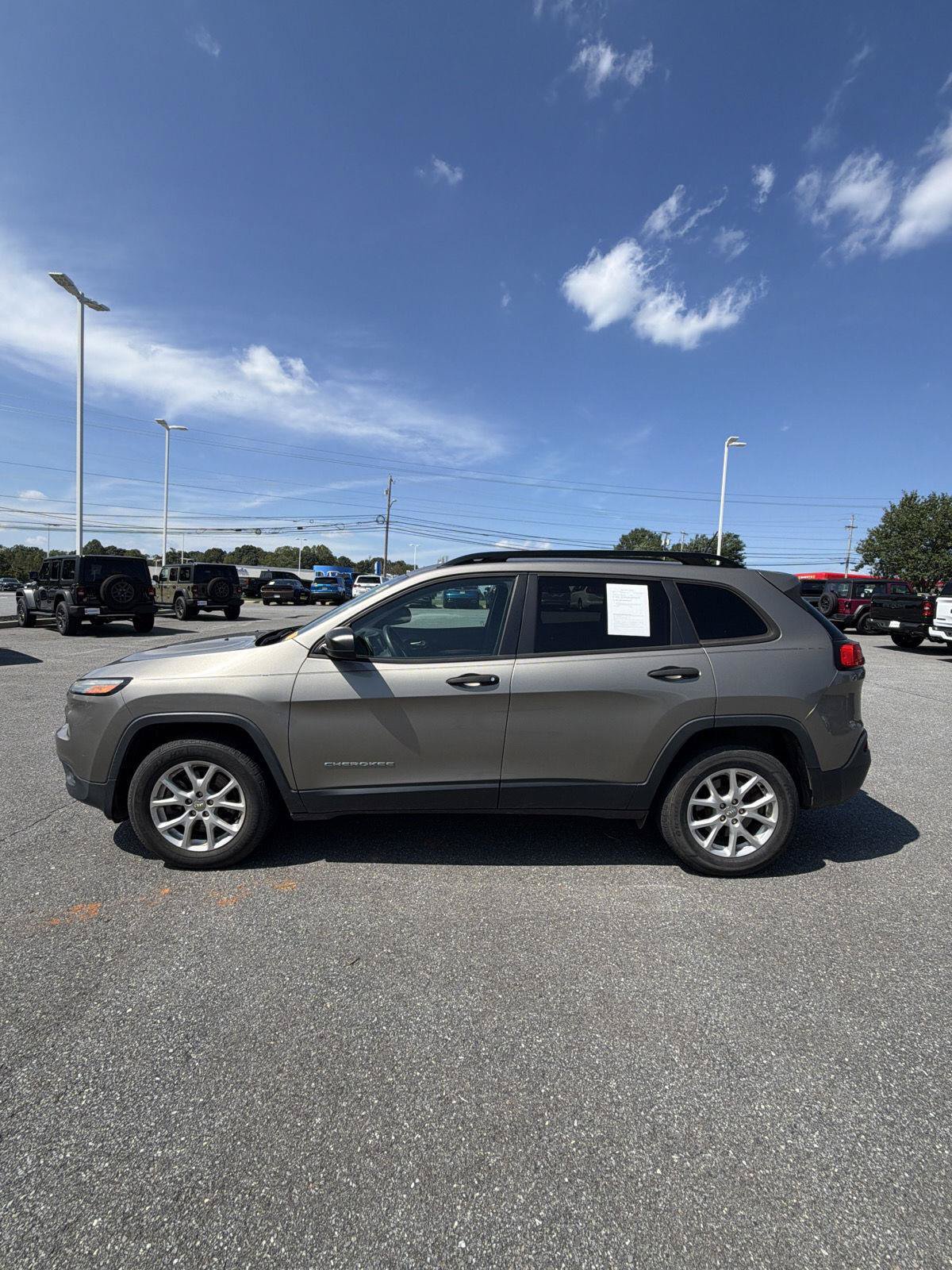 Used 2016 Jeep Cherokee Sport AWD/4WD image 2