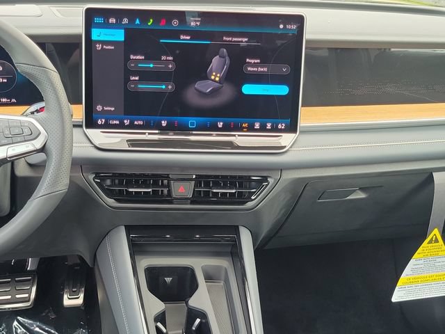 New 2026 Volkswagen Tiguan SEL R-Line AWD/4WD image 14