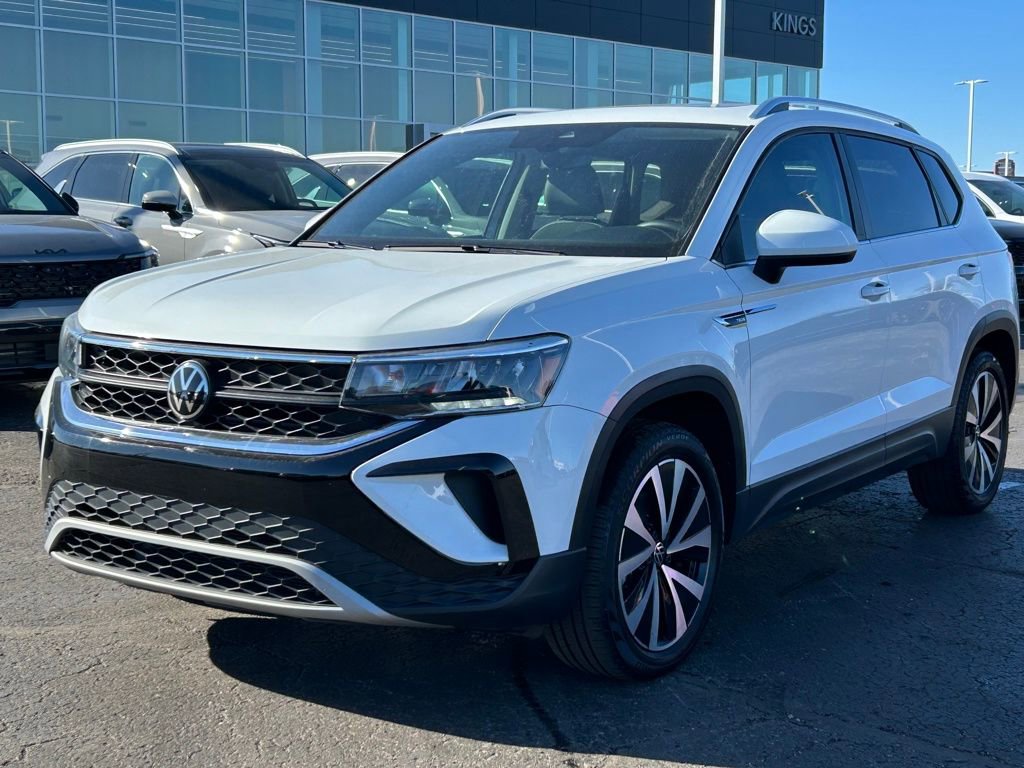 Used 2023 Volkswagen Taos SE image 3