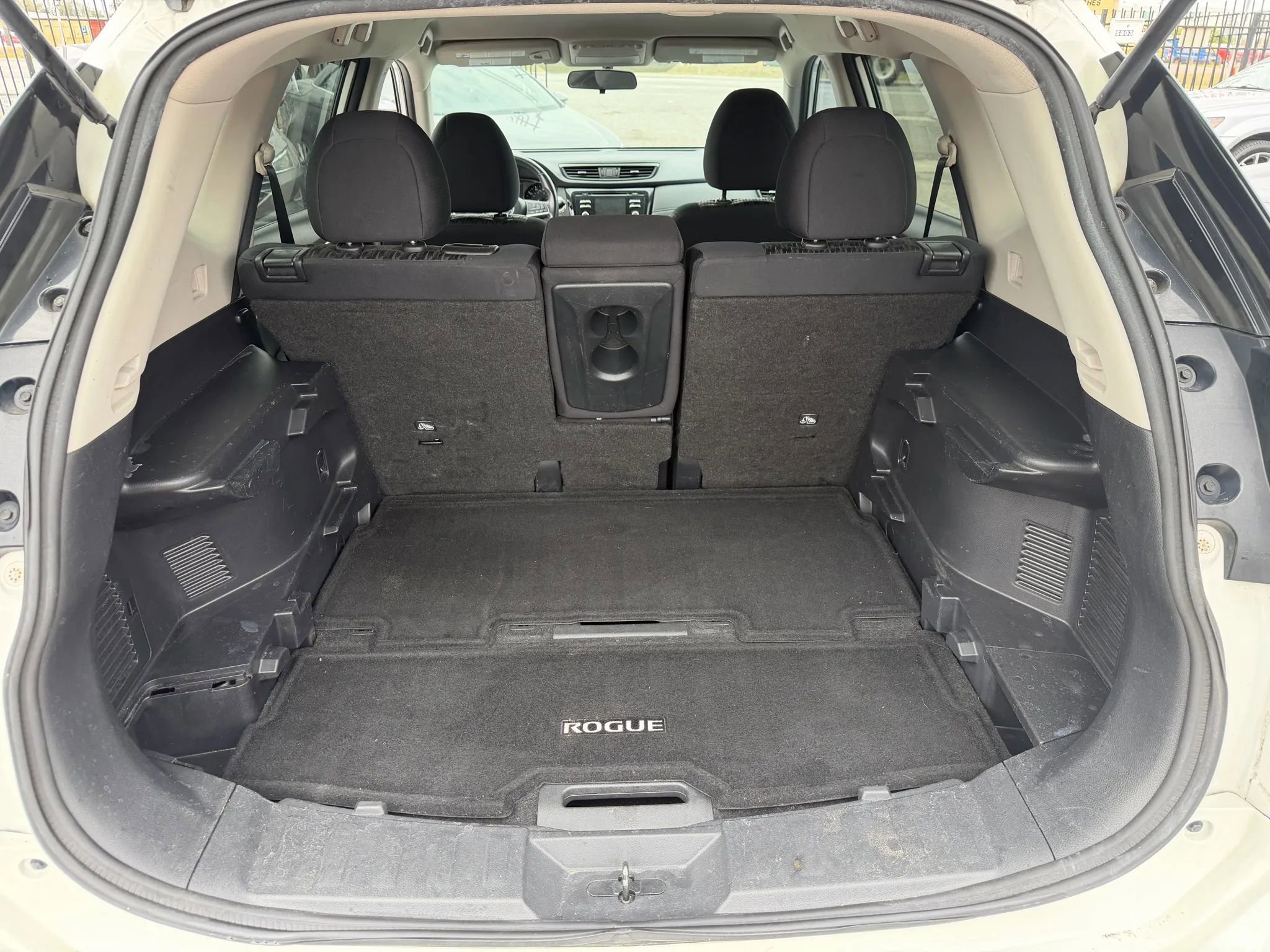 Used 2017 Nissan Rogue SV image 12