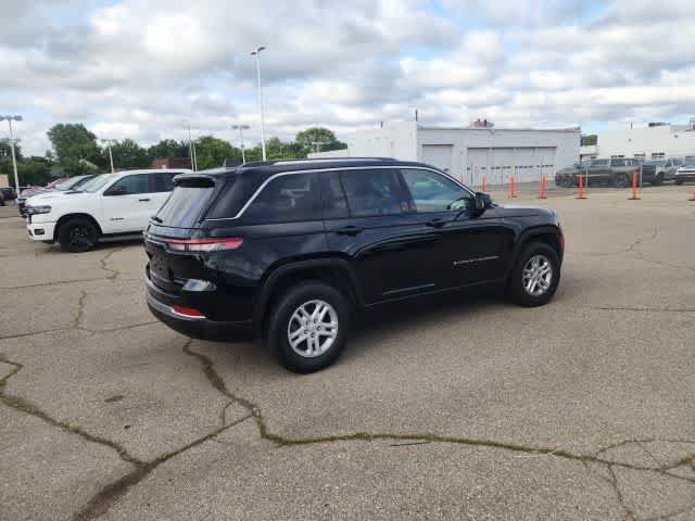 Certified 2023 Jeep Grand Cherokee Laredo w/ Trailer Tow Prep Group (B) AWD/4WD image 16