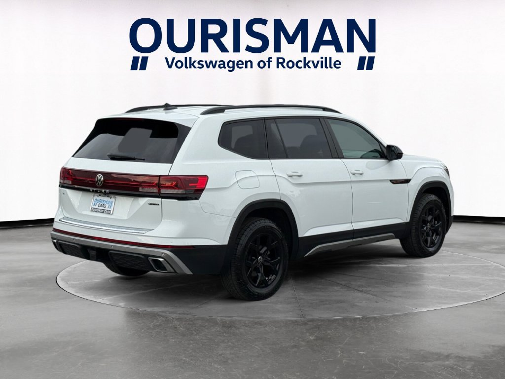 Used 2024 Volkswagen Atlas Peak Edition SE AWD/4WD image 6