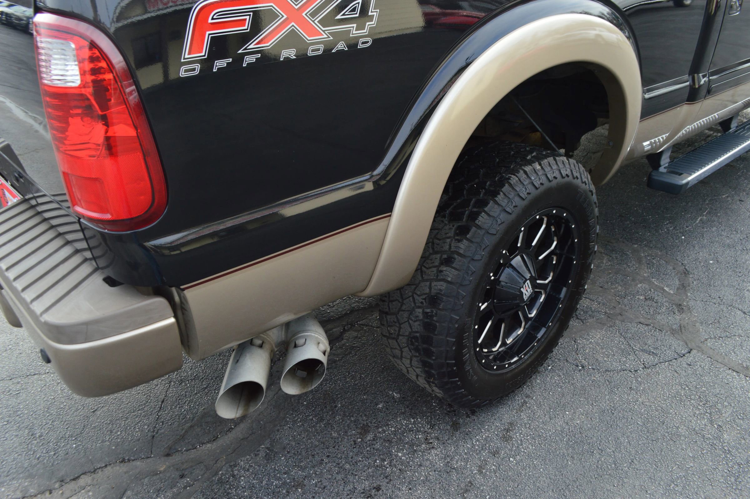 Used 2012 Ford F350 King Ranch w/ King Ranch w/Chrome Pkg image 10