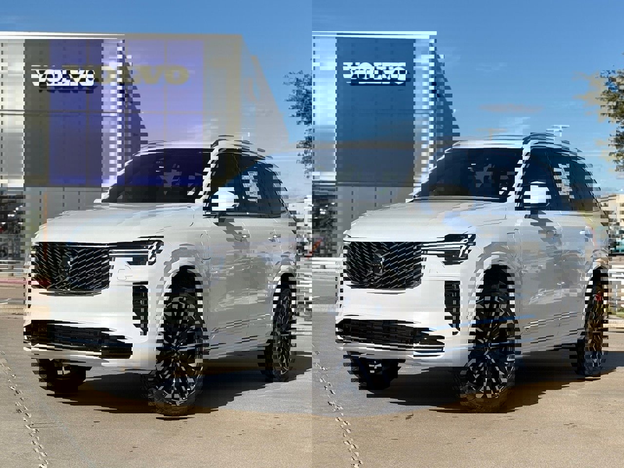 New 2025 Volvo XC90 T8 Plus w/ Protection Package Premier image 1