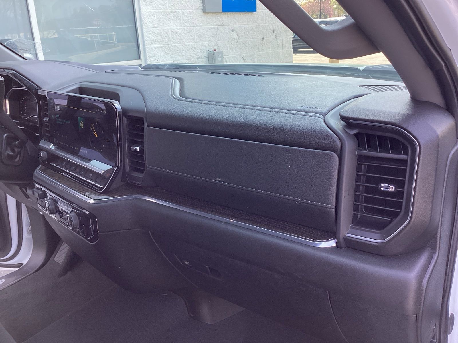 Used 2024 Chevrolet Silverado 2500 LT image 17