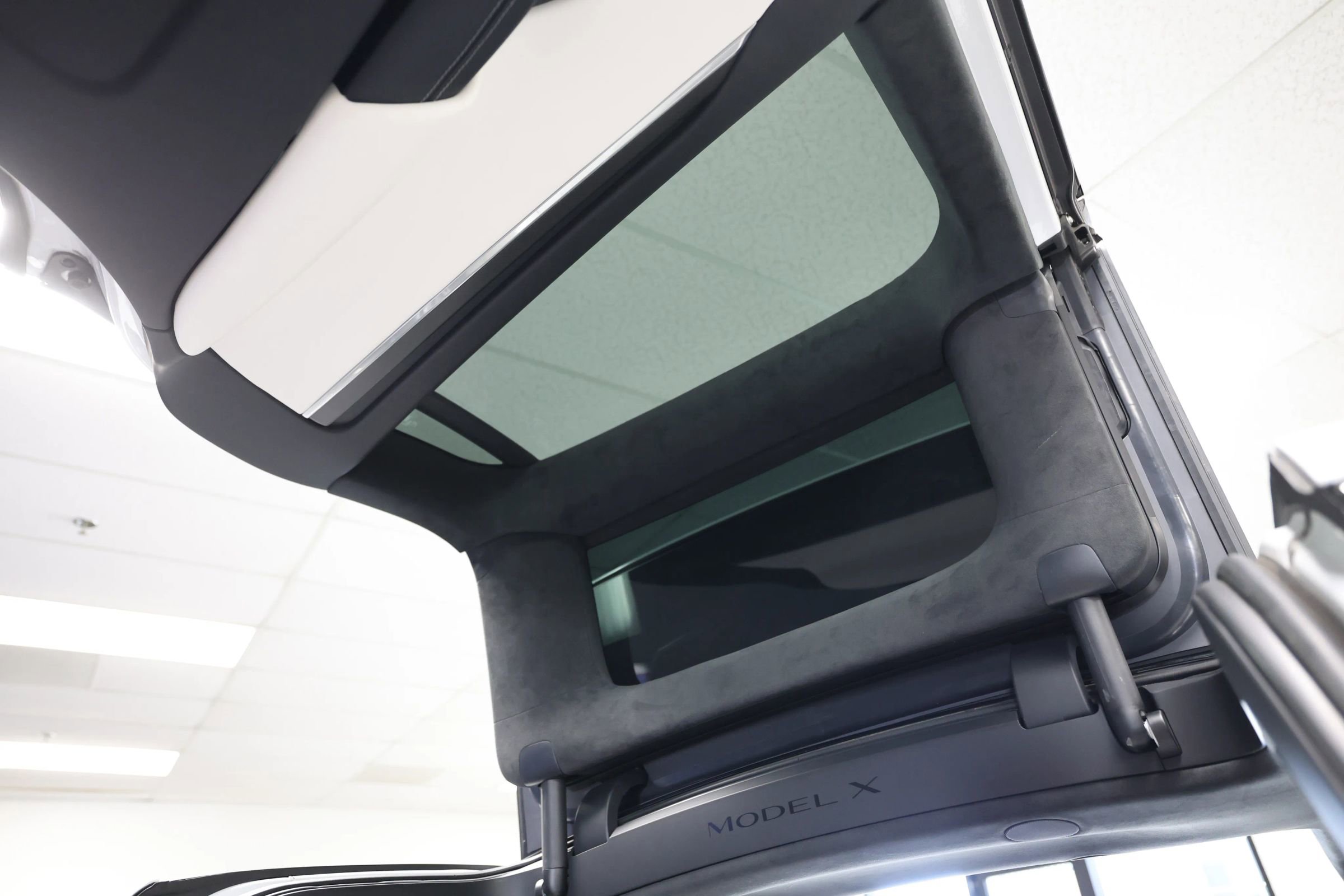 Used 2022 Tesla Model X Plaid image 45