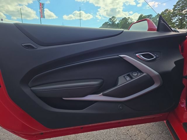 Used 2018 Chevrolet Camaro SS RWD image 27