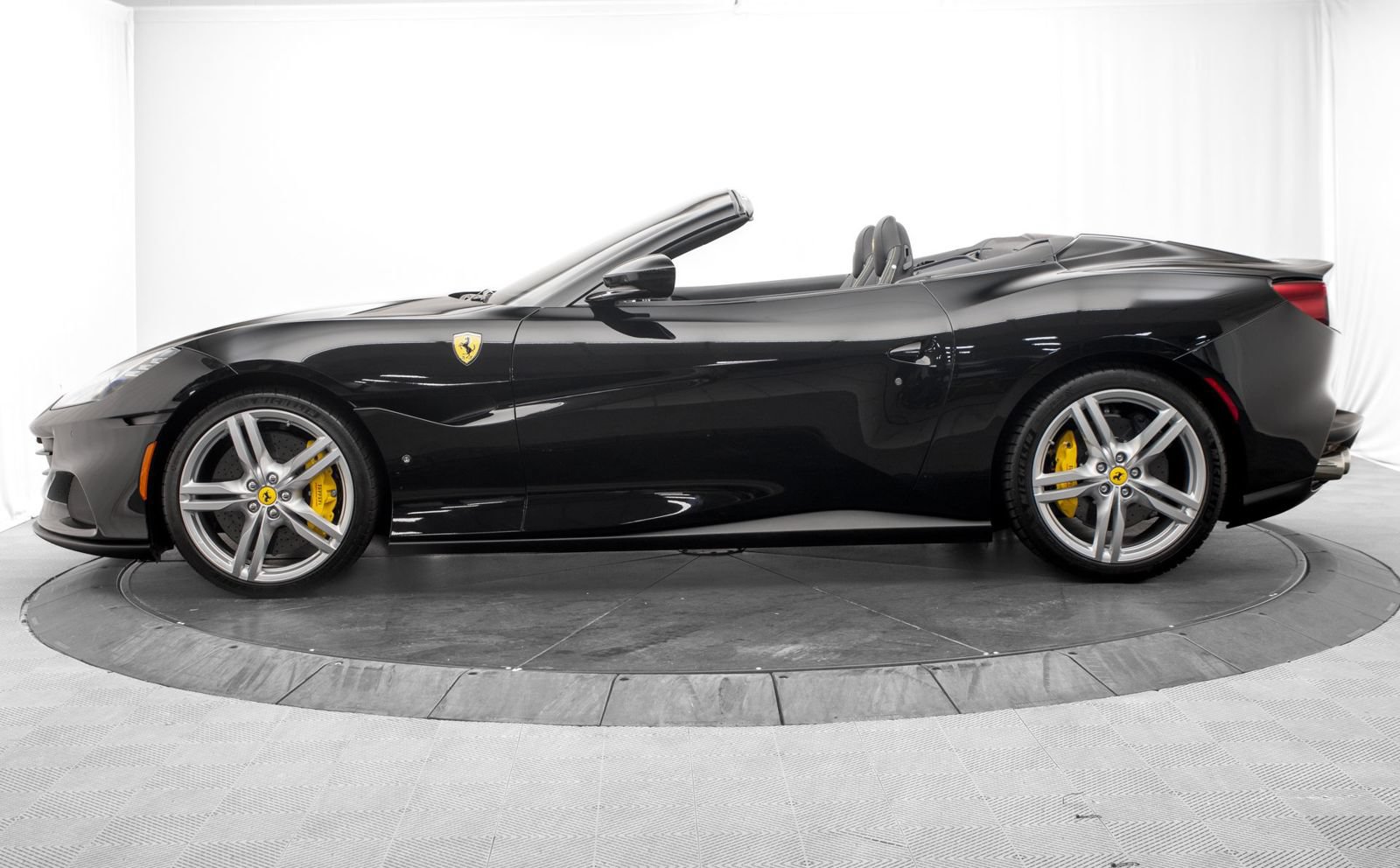 Used 2023 Ferrari Portofino M RWD image 4