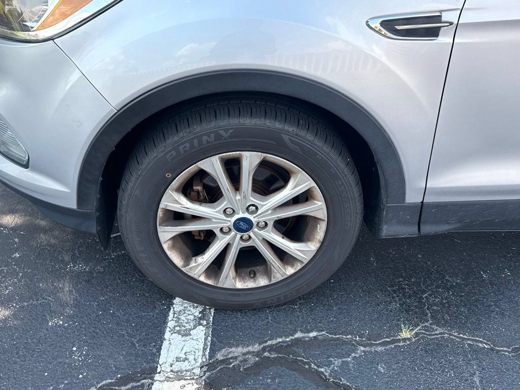 Used 2019 Ford Escape SE FWD image 2