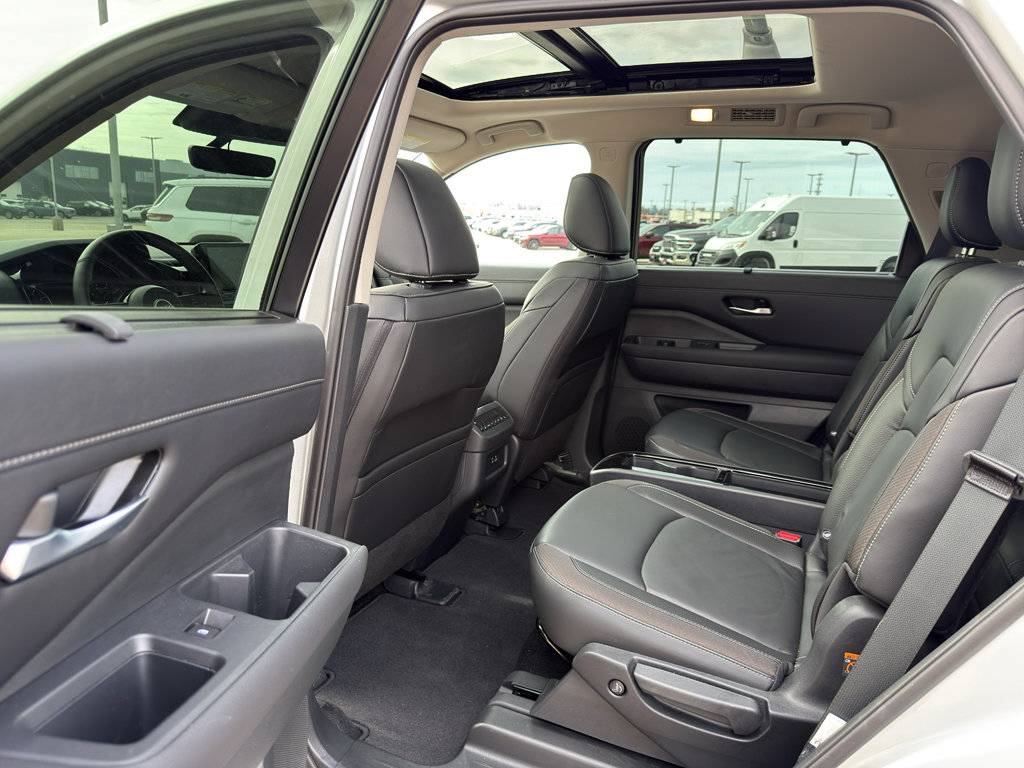 Certified 2025 Nissan Pathfinder SL w/ SL Premium Package image 30