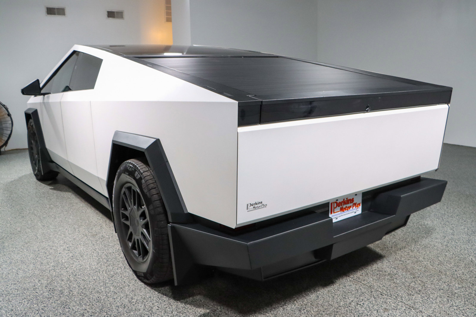 Used 2024 Tesla Cybertruck AWD Crew Cab image 9