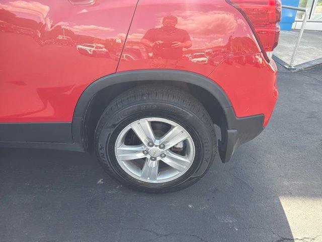 Used 2020 Chevrolet Trax LT w/ LPO, Protection Package AWD/4WD image 5