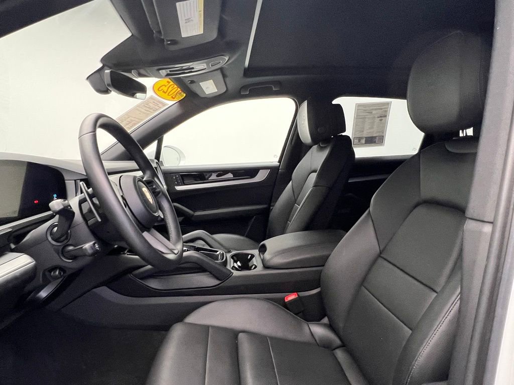 Used 2025 Porsche Cayenne image 5