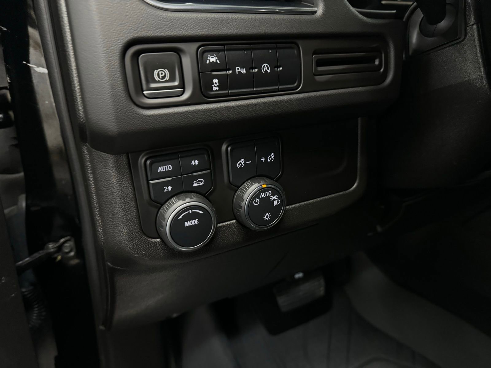 Used 2023 Chevrolet Suburban RST image 22