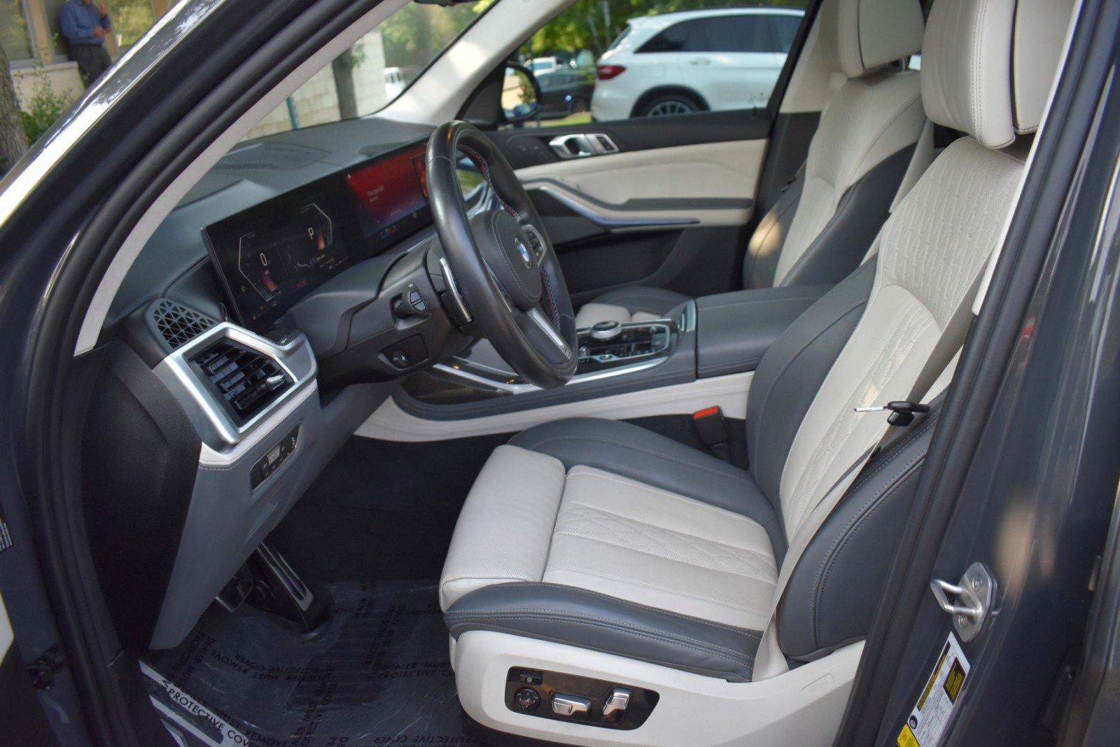 Used 2023 BMW X7 M60i AWD/4WD image 28