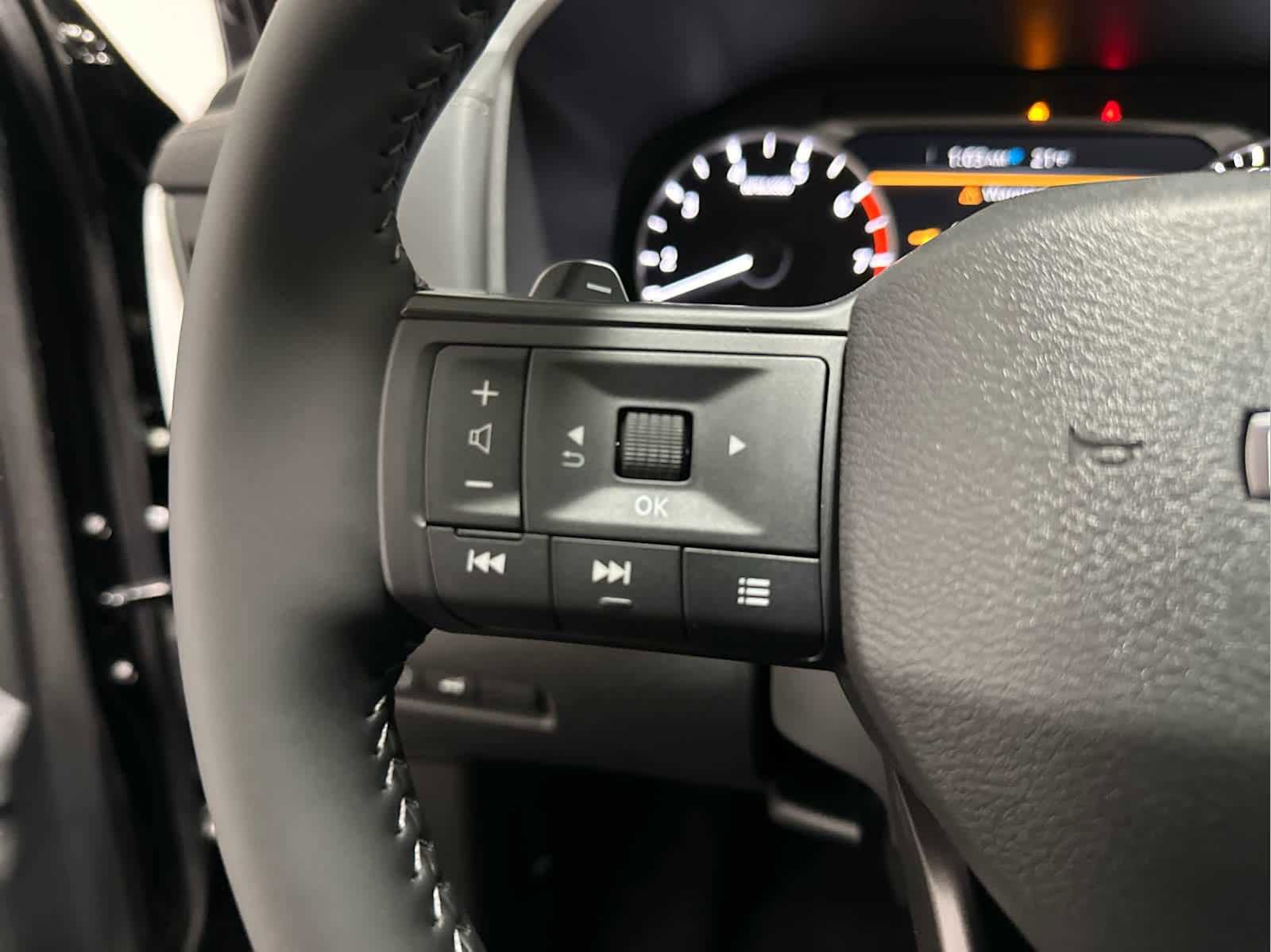 Used 2025 Nissan Rogue SV image 16