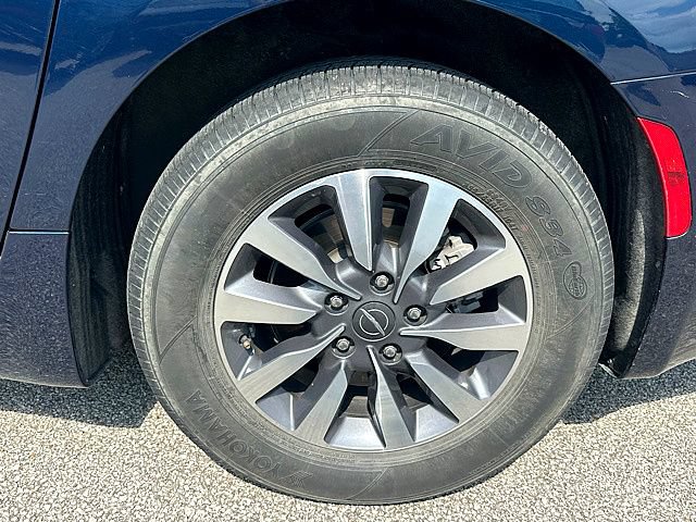Used 2023 Chrysler Pacifica Touring-L FWD image 27