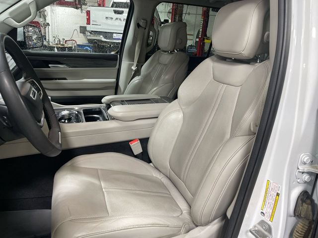 Certified 2022 Jeep Wagoneer Series III AWD/4WD image 11