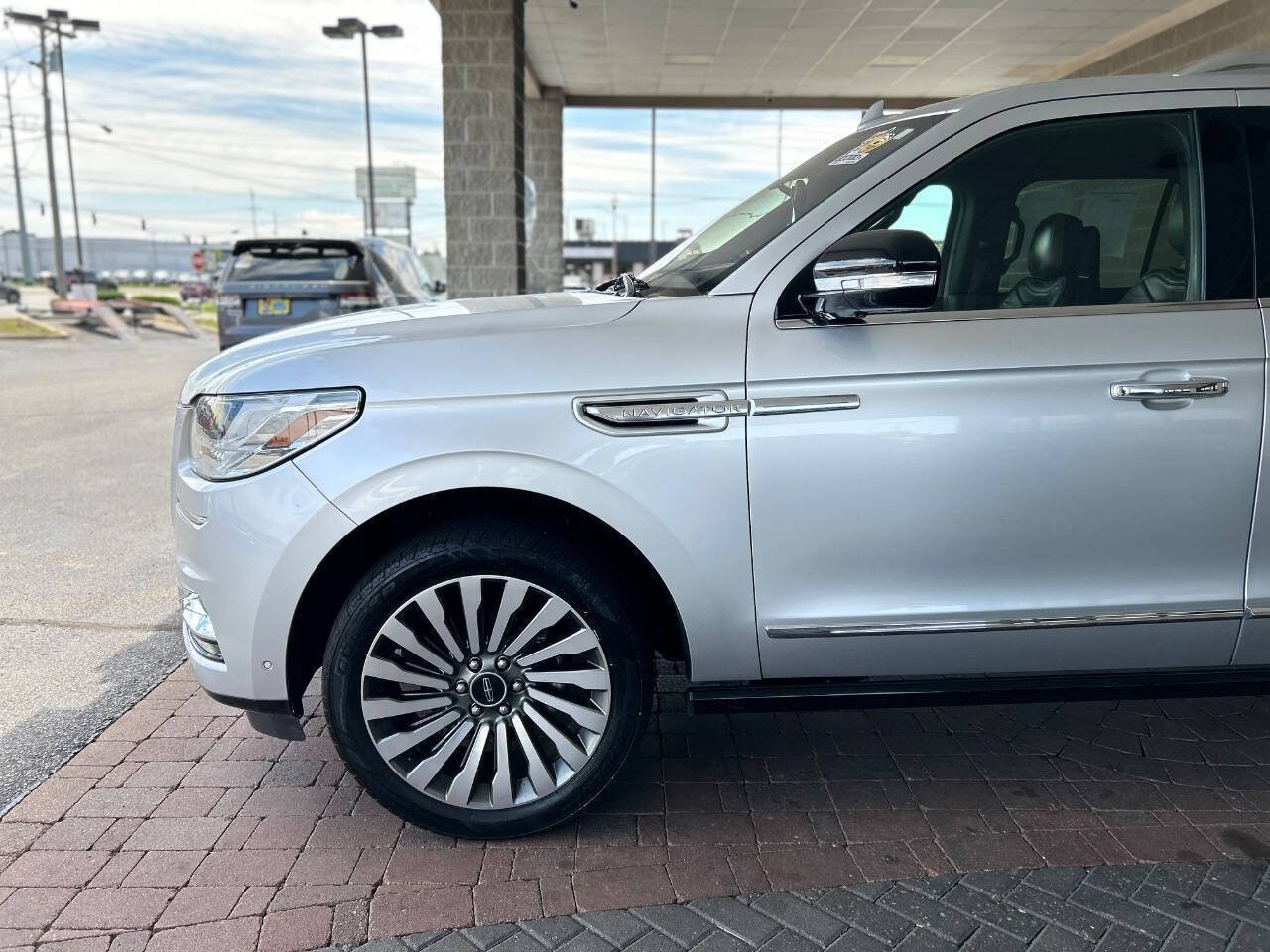 Used 2018 Lincoln Navigator L Reserve w/ Technology Package AWD/4WD image 5