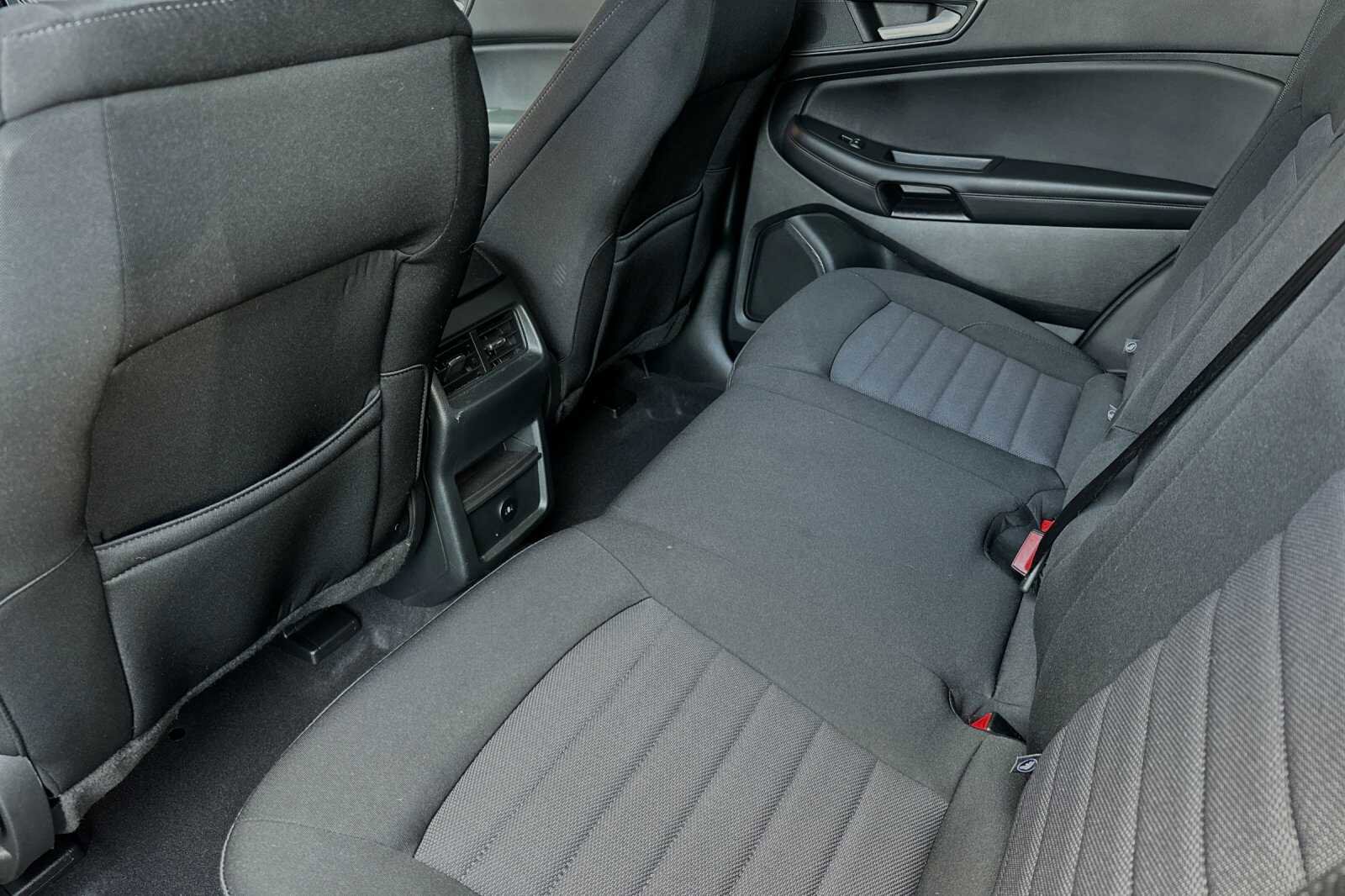 New 2024 Ford Edge SE w/ Black Appearance Package image 9