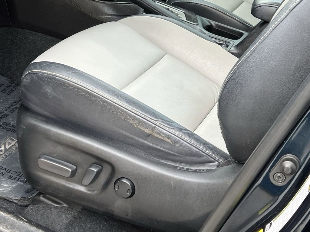 Used 2017 Toyota RAV4 Platinum image 12