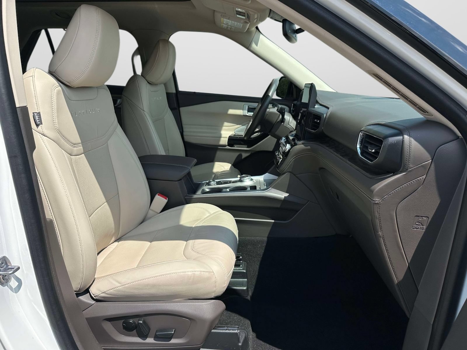 Used 2023 Ford Explorer Platinum w/ Technology Package AWD/4WD image 10