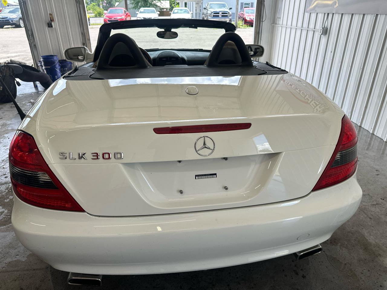 Used 2009 Mercedes-Benz SLK 300 image 4