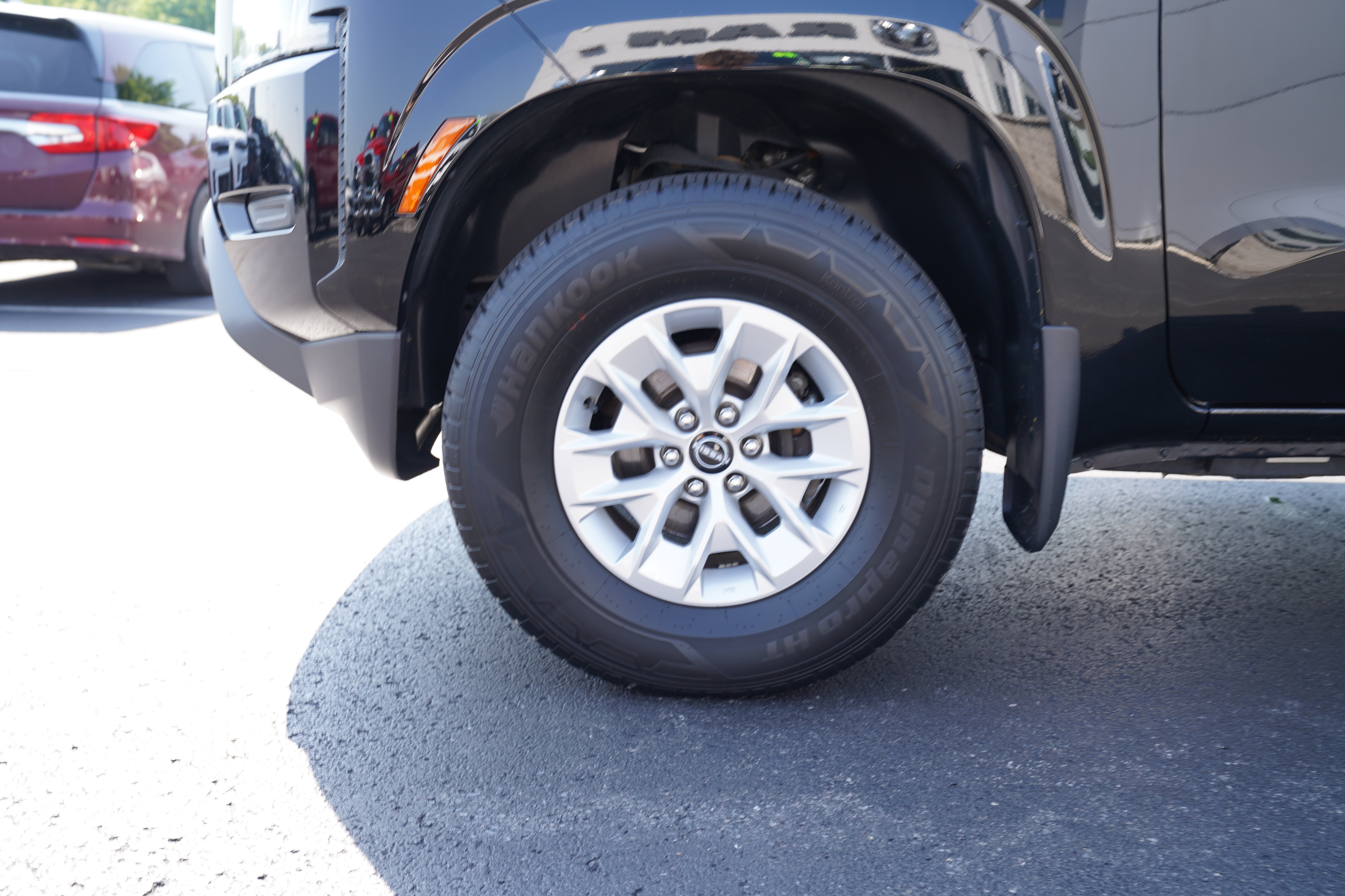Used 2024 Nissan Frontier SV w/ Technology Package AWD/4WD image 14
