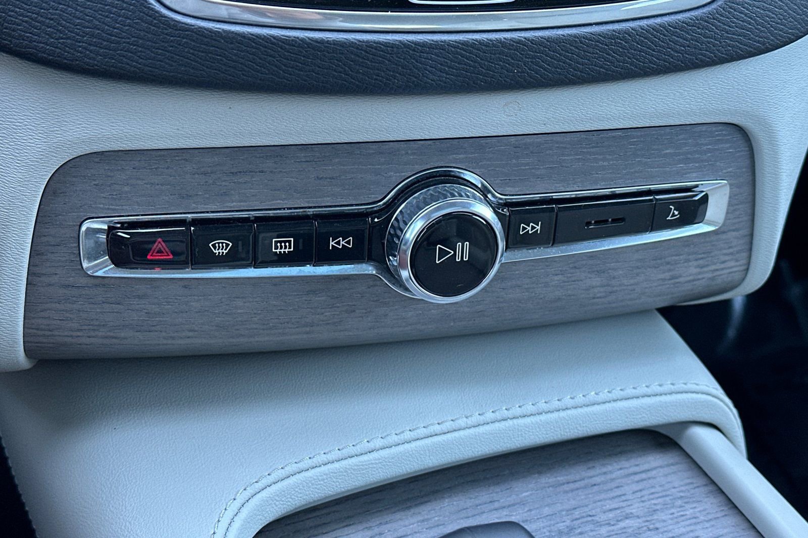 Used 2023 Volvo XC90 T8 Core image 24