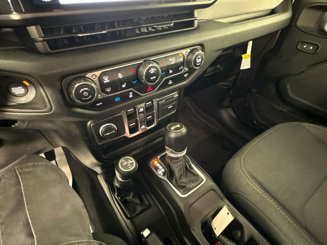 Used 2024 Jeep Wrangler Unlimited w/ Convenience Group AWD/4WD image 27