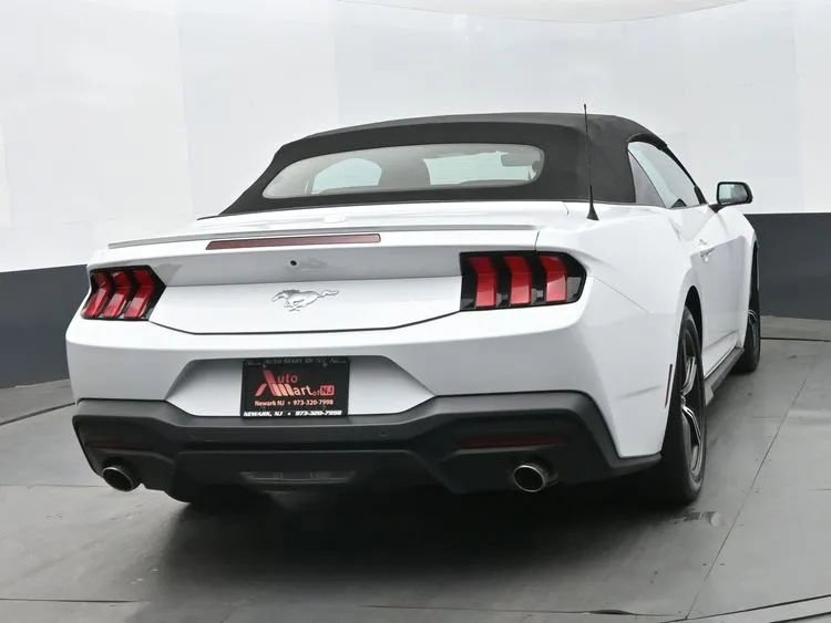 Used 2025 Ford Mustang Premium RWD image 8