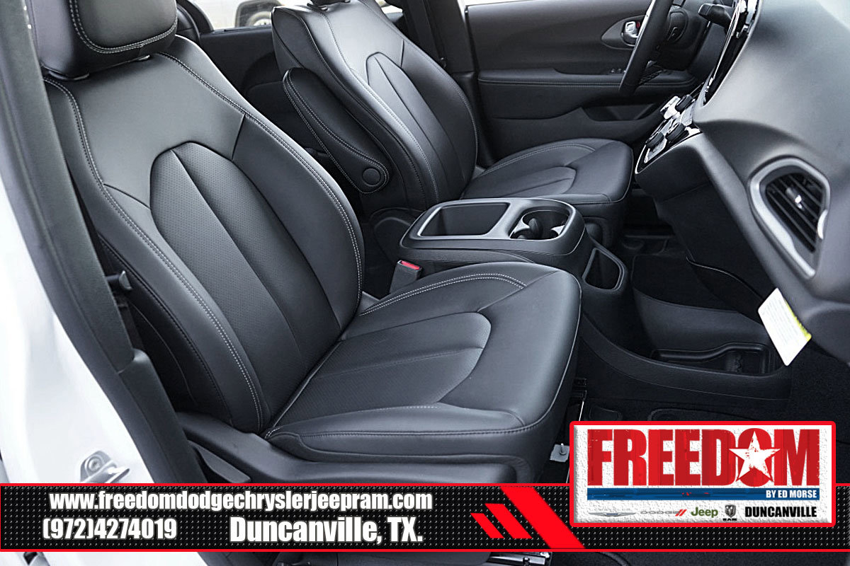New 2025 Chrysler Voyager LX FWD image 16