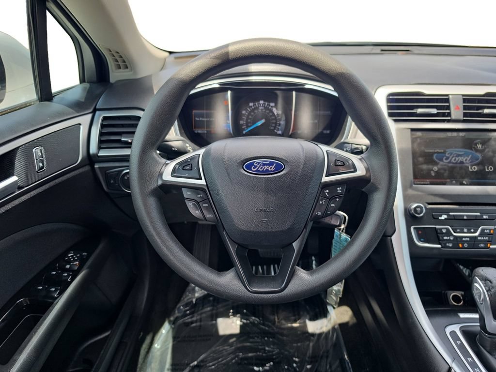Used 2016 Ford Fusion SE FWD image 12